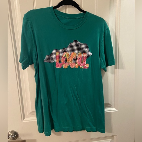 Tops - Hand Appliquéd Kentucky Shirt 💚💗